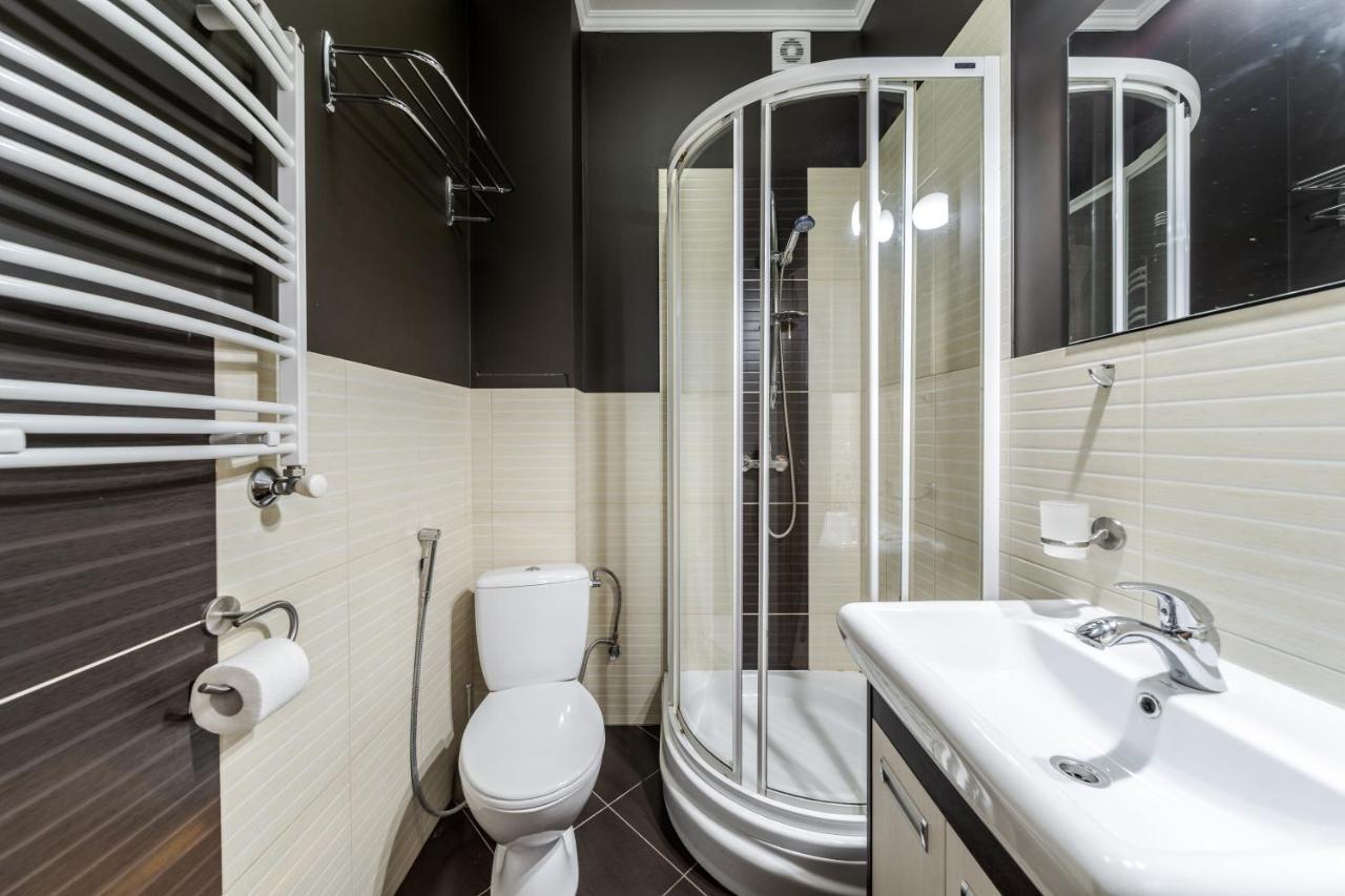Apartment On Stavropihiiska Street 1 Lviv Kültér fotó
